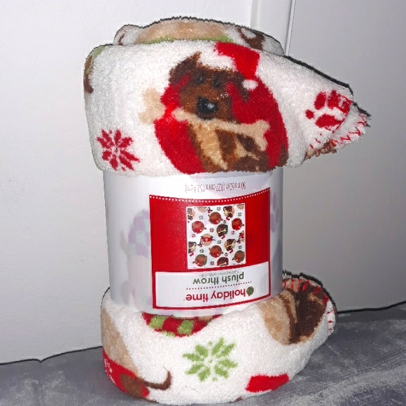 Holiday Time plush throw, Dogs dressed up in Santa Hats, NWT - Picture 2 of 3